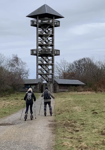 Cross-rolling en Skike sur sentier empierré à Berinzenne